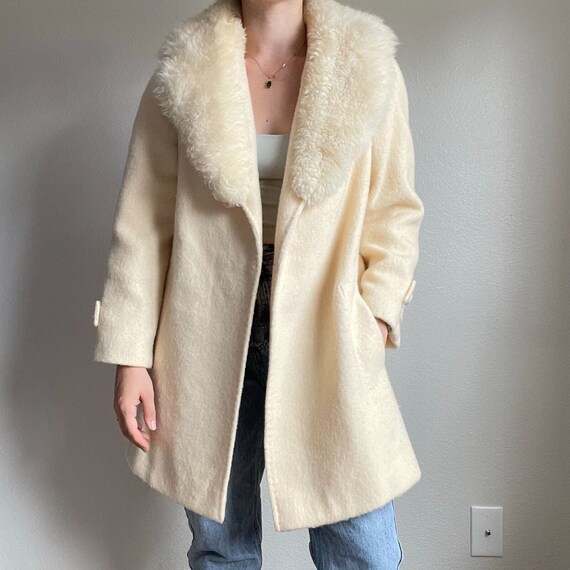 Vintage 1970s Womens White Wool Country Pacer Flu… - image 9