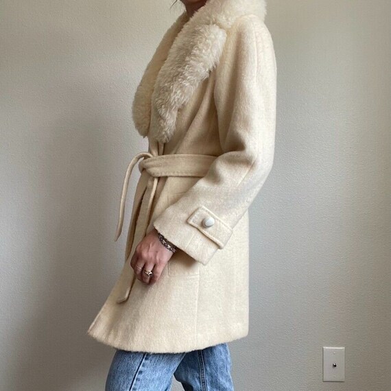 Vintage 1970s Womens White Wool Country Pacer Flu… - image 5