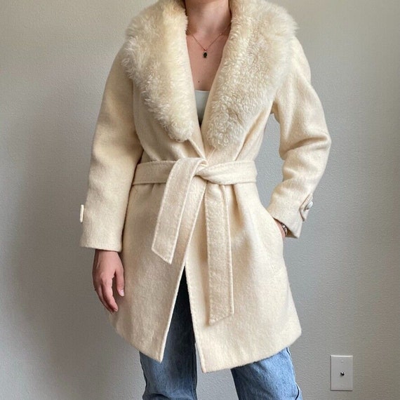 Vintage 1970s Womens White Wool Country Pacer Flu… - image 1