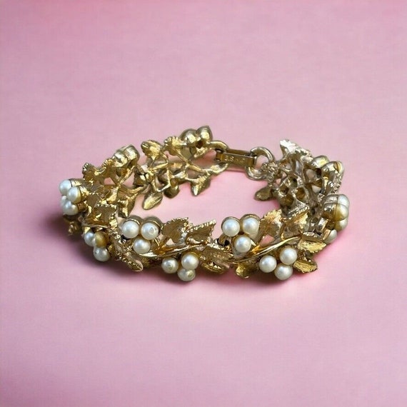 Vintage BSK Gold Toned Pearl Floral Costume Chain… - image 7