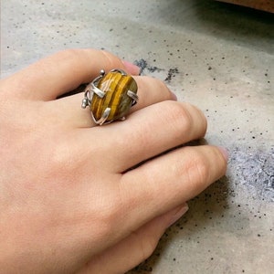 Handmade Womens Sterling Silver .925 Tigers Eye Brutalist Abstract Ring Sz 7 image 1