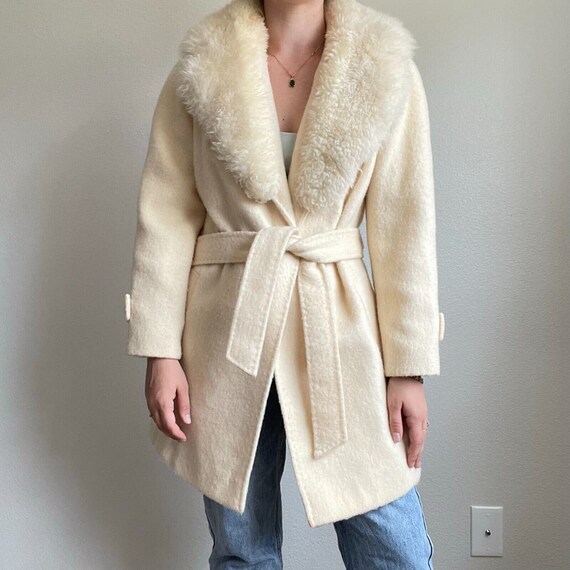 Vintage 1970s Womens White Wool Country Pacer Flu… - image 6