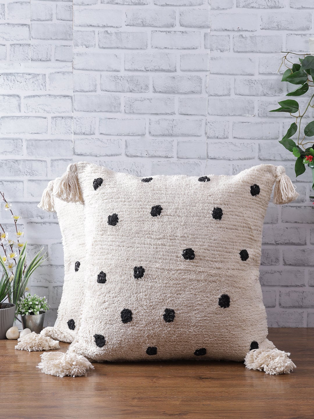 Black polka dot pillow hot sale