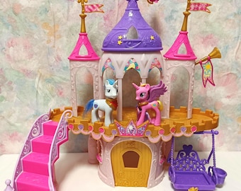 My little pony G4 Friendship is Magic - Wedding Castle with Princess Cadance & Shining Armor - MLP FIM retro baby toy collection