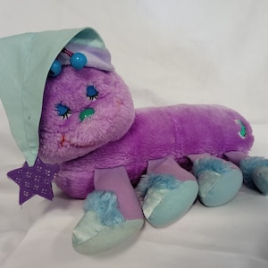 LOTS-A-LOTS-A-LEGGGGGGGS Sleepy Commonwealth Plush Vintage 1984 Collectible Retro Toy