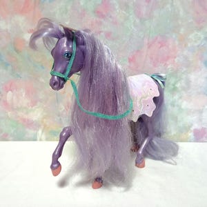Lady Lovely Locks - Zijdezachte manen / Dame boucleline et les minicouettes - Zijdezachte vintage paardenpop oude retro speelgoedcollectie uit 1986