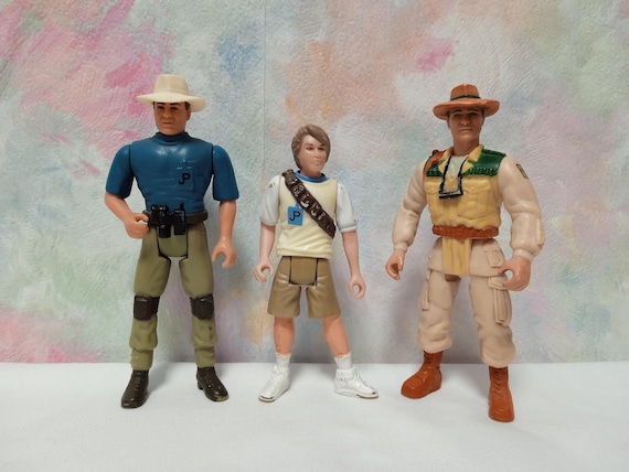 ジュラシックパーク ケナー ステゴサウルス JP07 と 3 体のフィギュア