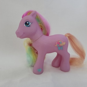 My little pony vintage G3 Easter Ponies &quot;Bashful Bonnet&quot; collection retro baby toy