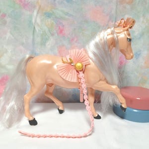 Manaal Enterprises Selle de cheval miniature en cuir de vache véritable