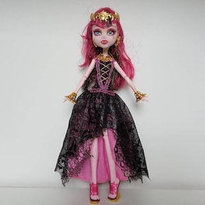 Boneca Monster High Howliday Winter Edition Draculaura - Mattel