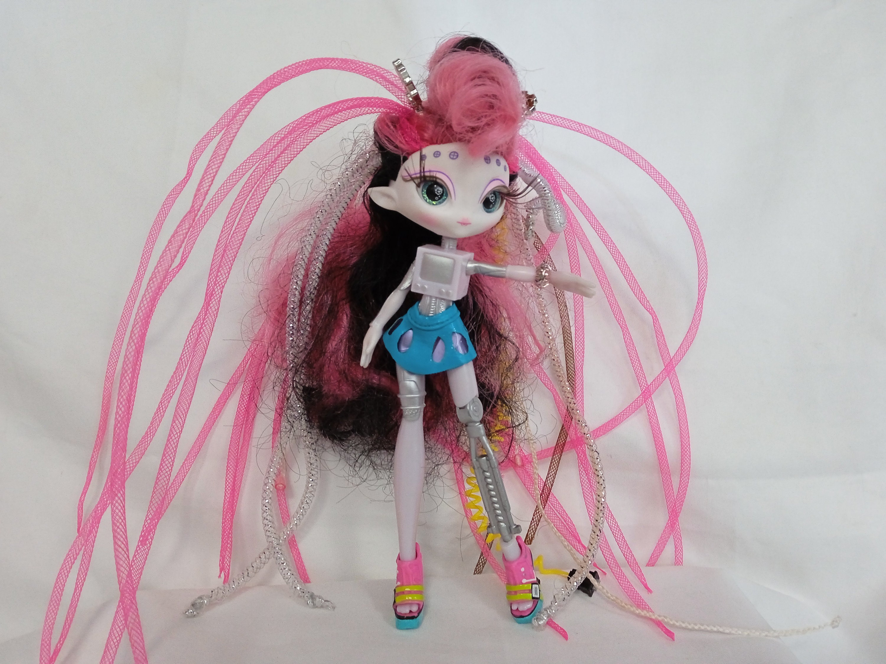 POUPÉE MGA NOVI Stars Doll Sila Clops Alien Rare NRFB New EUR 265,00