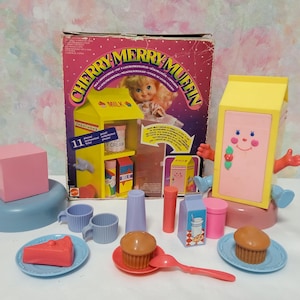 Cherry Merry Muffin vintage "Milk carton fridge" doll poupée ancienne 1989 collection jouet rétro