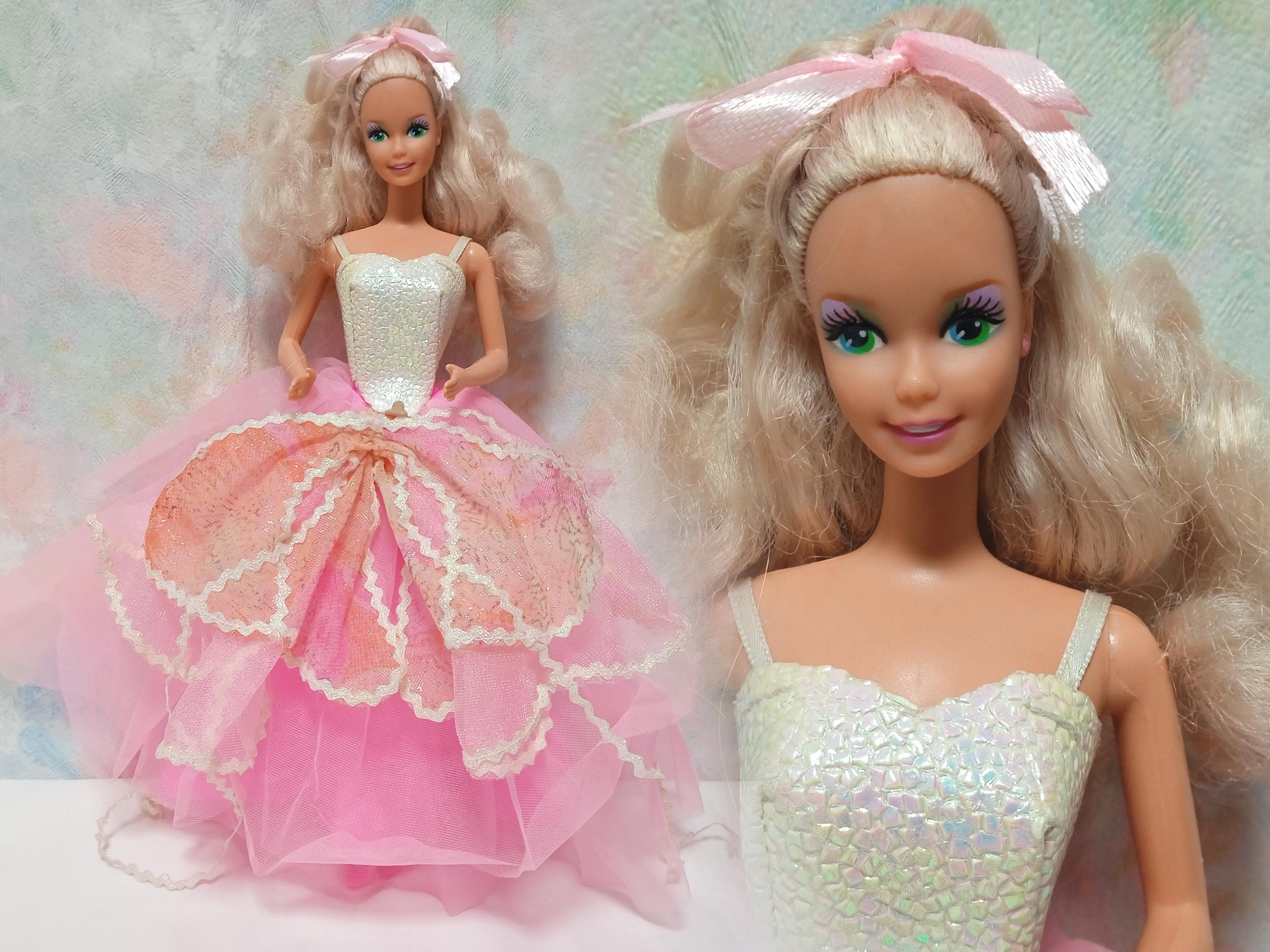 Barbie Mattel Vintage Doll #7123 Costume Ball Barbie 1990