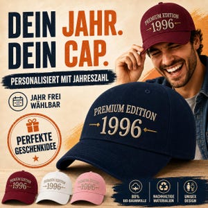 Könnte beinhalten: Eine marineblaue Baseballkappe mit goldfarben gesticktem "Premium Edition - 1996". Das Bild zeigt auch eine bordeauxfarbene, weiße und rosa Kappe mit dem gleichen Design. Der Text auf dem Bild lautet "Dein Jahr. Dein Cap."