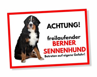 Könnte beinhalten: Ein rechteckiges Schild mit rotem Rand zeigt einen Berner Sennenhund und deutschen Text. Der Hund ist schwarz, braun und weiß. Der Text lautet: "ACHTUNG! freilaufender BERNER SENNENHUND Betreten auf eigene Gefahr!"