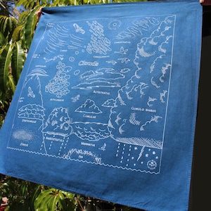 Wolkenidentificatie bandana, katoenen handgeverfde zakdoek met zeefdruk, sjaal, blauw