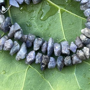 Bellissime perle di tanzanite 8", perline grezze di tanzanite, perline smerigliate di tanzanite, in vendita con uno sconto del 70%