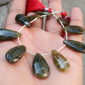 Qualità A +++ Bellissimo granato verde vessonite, peso 156 carati Perla appariscente verde 10 pezzi Pera vessonite liscia!