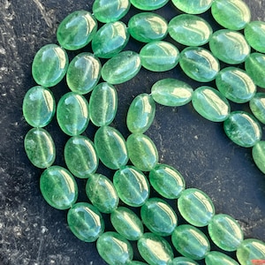 Perline di pietra preziosa di qualità A+++ in quarzo fragola verde da 8'' pollici, forma liscia/ovale, per gioielli da 14-13 mm