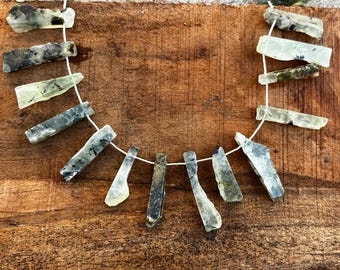 AAA kwaliteit-groene Prehniet kralen, ruwe kralen, halfedelstenen, losse kralen, gewicht 126 karaat, RidhiSidhiBeads