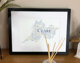 Pôster com arte em palavras com tema irlandês das cidades do Condado de Clare. Impressão irlandesa da Ireland With Love. Presente da Irlanda.