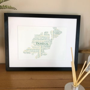 County Donegal For The Craic Map Irish Themed Word Art Poster Irischer Druck Mit Irischen Sprüchen und Sätzen von Irland mit der Liebe