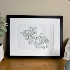 Láminas irlandesas de clubes de Fermanagh. Póster con diseño de palabras de temática irlandesa. Se puede personalizar. Regalos irlandeses. Lámina decorativa para pared.