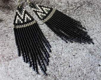 Black white gray beaded earrings Geometric earrings Beaded earrings Dangle seed bead earring Chandelier beadwork fringe earring Boho earring