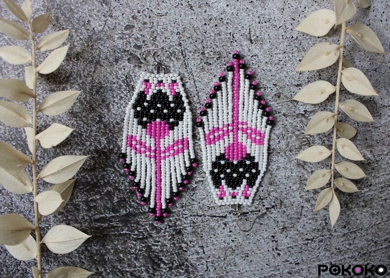 Floral beaded earrings White pink earrings Dangle fringe earrings Seed bead earrings Chandelier earring Bright beadwork earring Boho earring zdjęcie 8