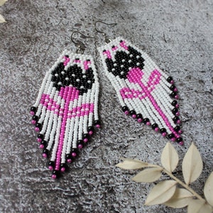 Floral beaded earrings White pink earrings Dangle fringe earrings Seed bead earrings Chandelier earring Bright beadwork earring Boho earring zdjęcie 7