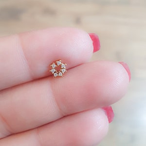 Orecchino a vite Tiny Circle - Orecchino a perno in zircone da 18 g - Orecchino a perno con conca per cartilagine, elica, trago - Orecchino a perno con sfera a vite