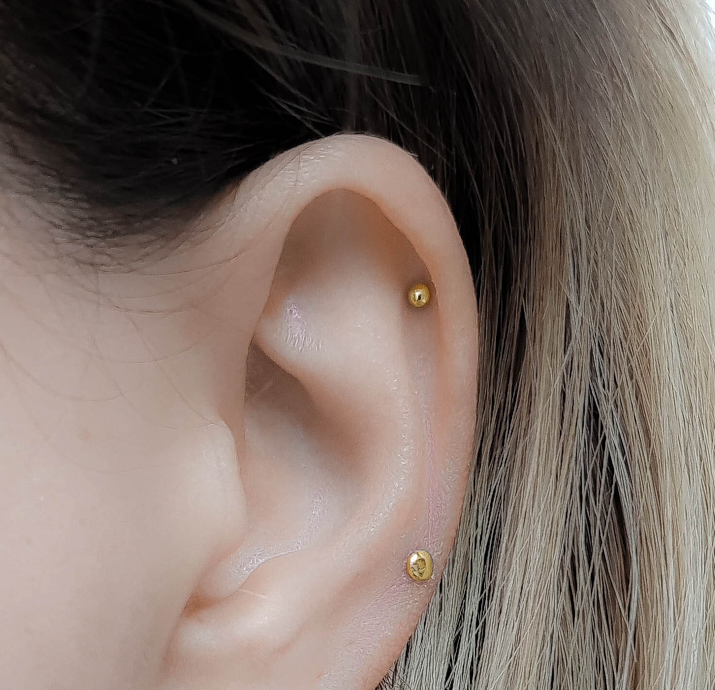 Orecchini A Sfera In Rame Ipoallergenici 6 Mm – Classici Perno Per Donne, Uomini E Ragazze – Colore Beige