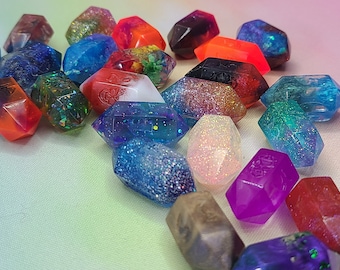 Random Crystal Shaped D6