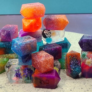 Random Standard Crystal Shaped D4