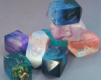 Random Large Crystal Shaped D4