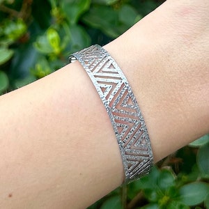Stainless Steel Bangle, Hammered Bangle, Waterproof Bangle, Solid Cuff, Statement V Bangle, Unisex Silver Bangle, Steel Bracelet for Women