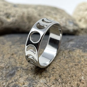 Moon phase ring top