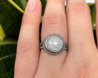 Bague en pierre de lune en argent, bague en pierre précieuse naturelle, bague en pierre brute, bague de déclaration, bague gemme, bague vintage, bague boho, bague épaisse, bagues pour femmes