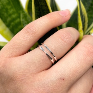 925 Sterling Silber Ring, Minimalist offener Ring, verstellbarer Ring, Boho Ring, zierliche Stapelring, Doppelband Boho, dünne Ringe für Frauen