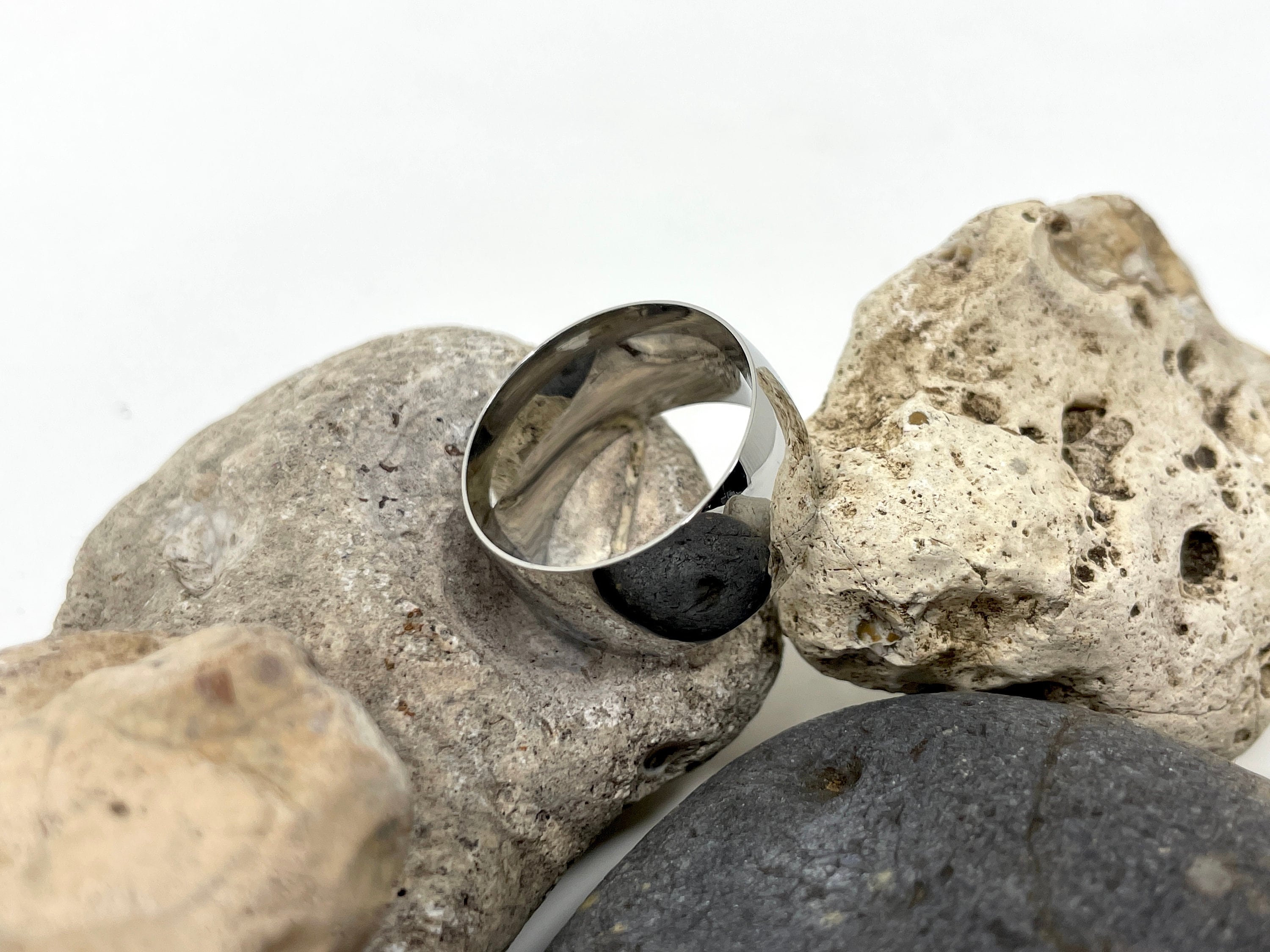 PAMTIER Twisted Minimalist Wedding Ring – Stainless Steel, High Polish, Unisex