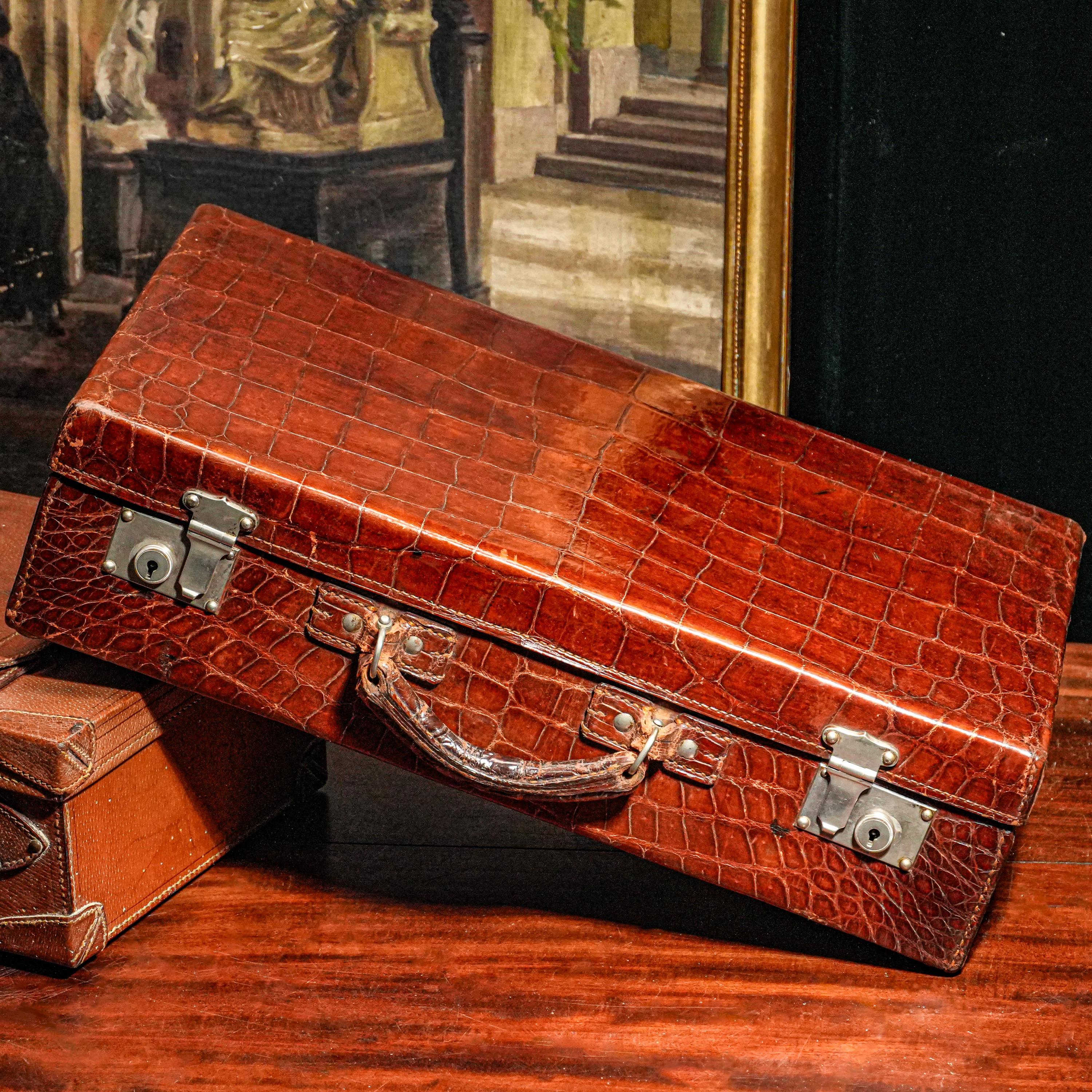 Stunning Luxury Antique Leather Travel Luggage Suitcase Home Decor