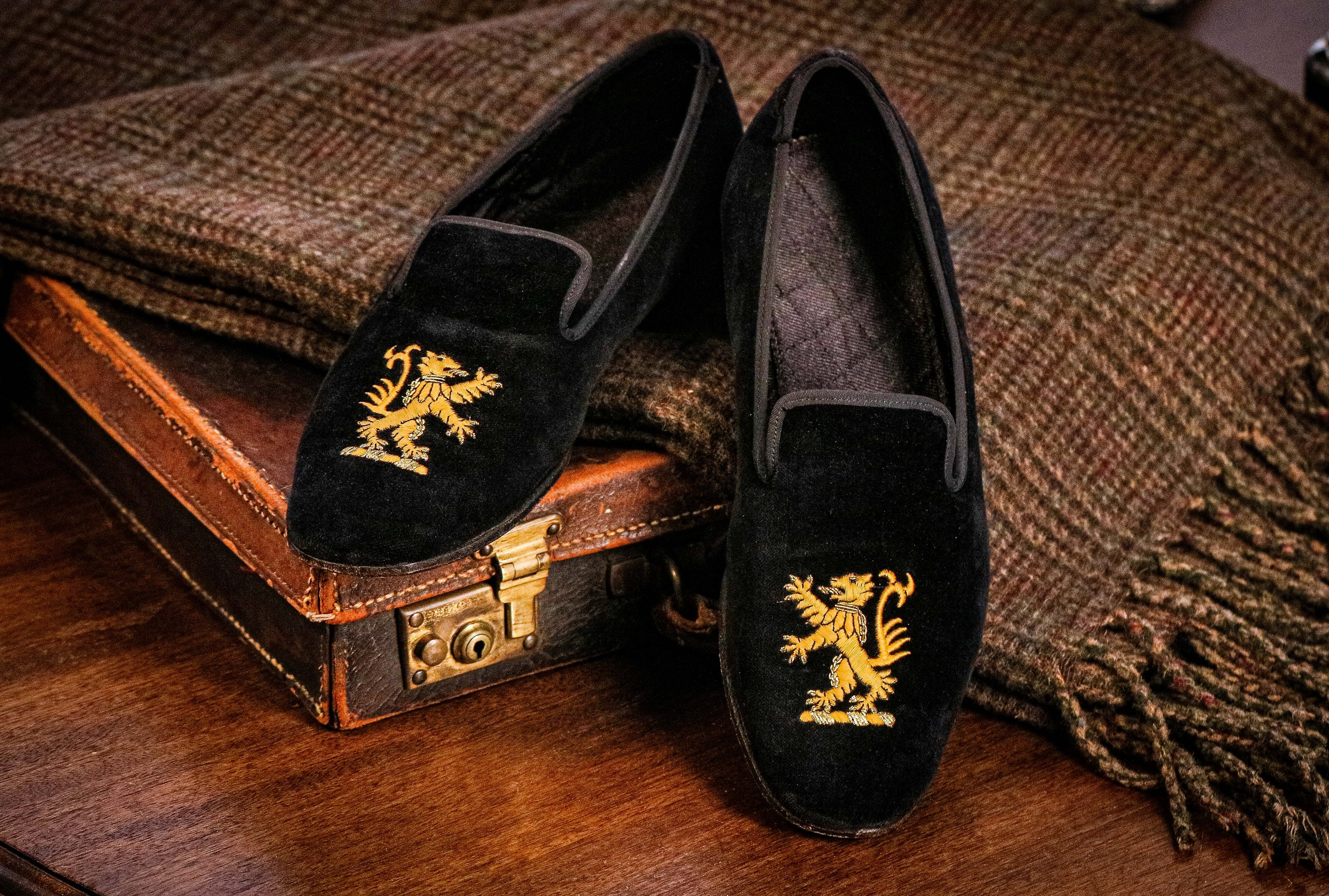 Mens Velvet Loafers Bee & Crown Embroidered Vintage Dress Shoes Slip on  Slippers | eBay