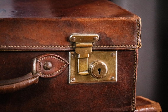 Beautiful Pair (2) Antique Brown Leather Travel Luggage Suitcase