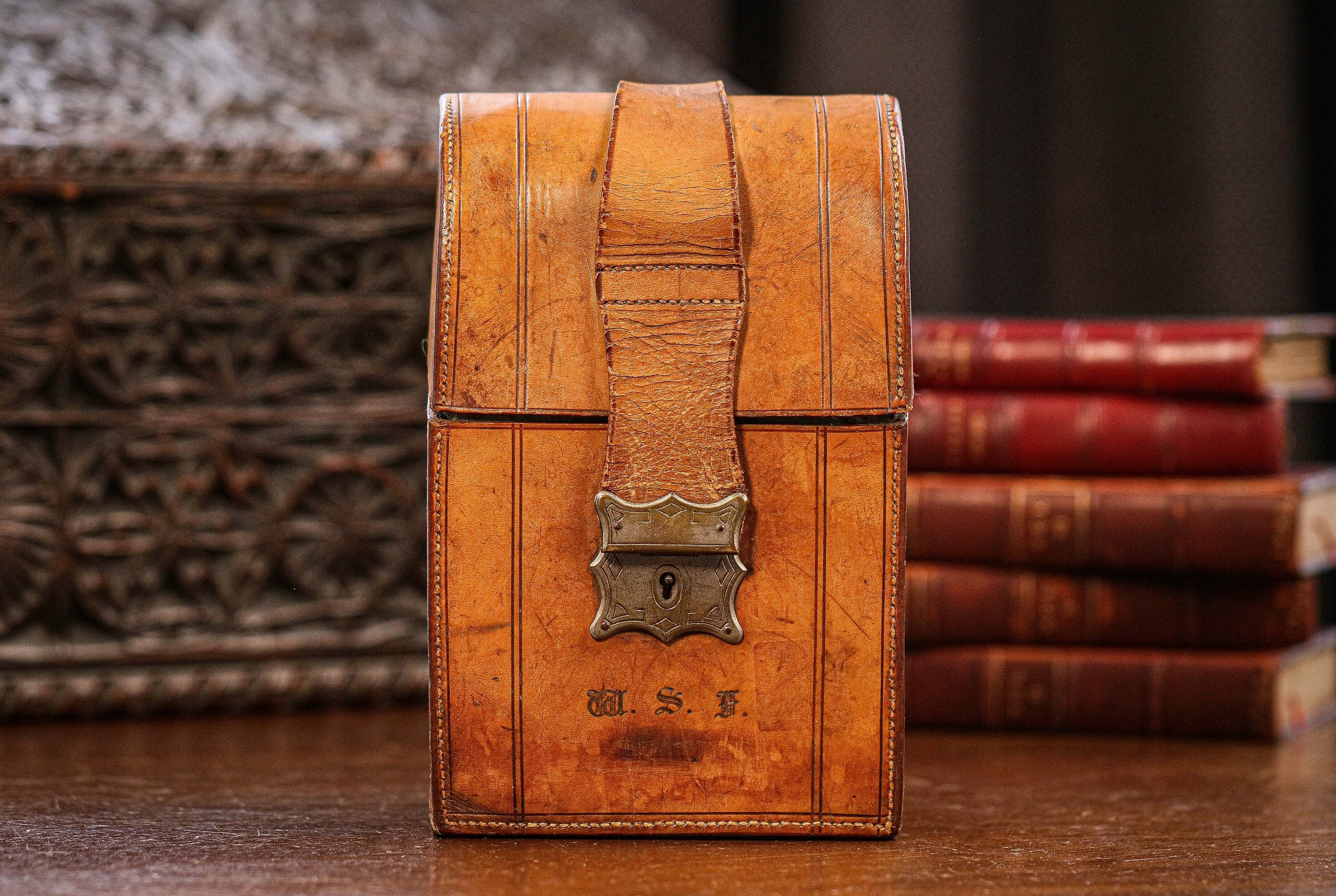 Late 19th Century Leather Men's Travelling Case Gladstone Style - Vanity  Pockets