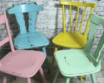 4 chaises en bois colorées, chaises shabby, chaises en bois, chaises de cuisine, chaises de salle à manger, meubles shabby chic aux couleurs vives, chaises de maison de campagne vintage, lot de 4