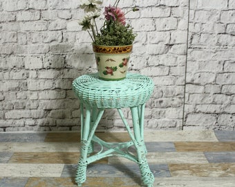 ancien tabouret rotin années 70 vert menthe shabby chic meuble vintage maison de campagne