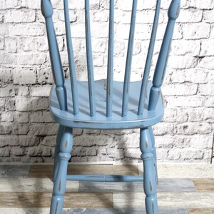 Chaise minable transformée en chaise à barreaux chaise en bois bleu pastel années 60 meubles shabby chic vintage maison de campagne campagne image 6