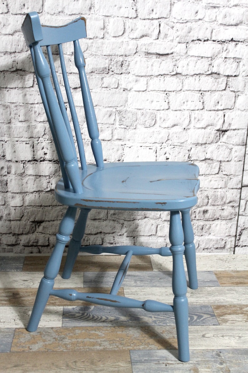 Chaise minable transformée en chaise à barreaux chaise en bois bleu pastel années 60 meubles shabby chic vintage maison de campagne campagne image 5