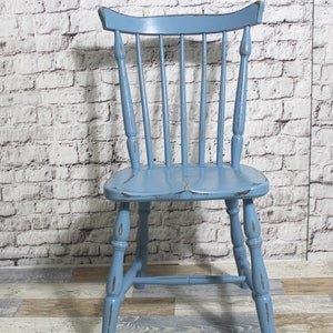 Chaise minable transformée en chaise à barreaux chaise en bois bleu pastel années 60 meubles shabby chic vintage maison de campagne campagne image 1