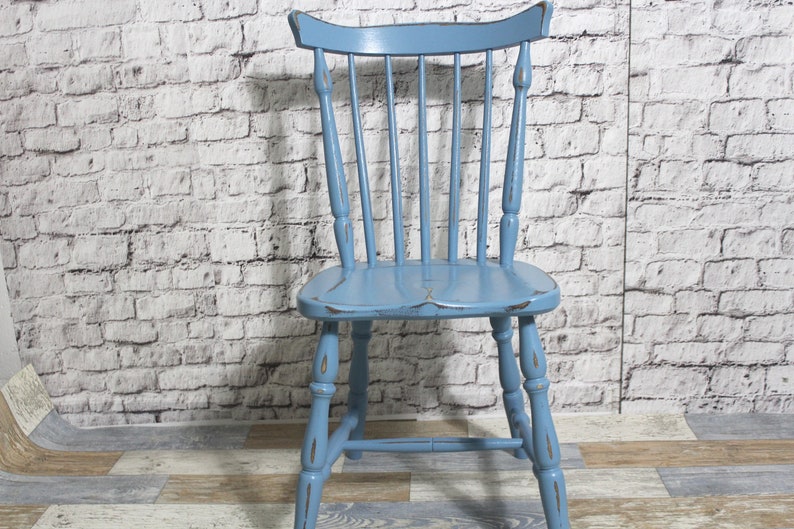 Chaise minable transformée en chaise à barreaux chaise en bois bleu pastel années 60 meubles shabby chic vintage maison de campagne campagne image 1